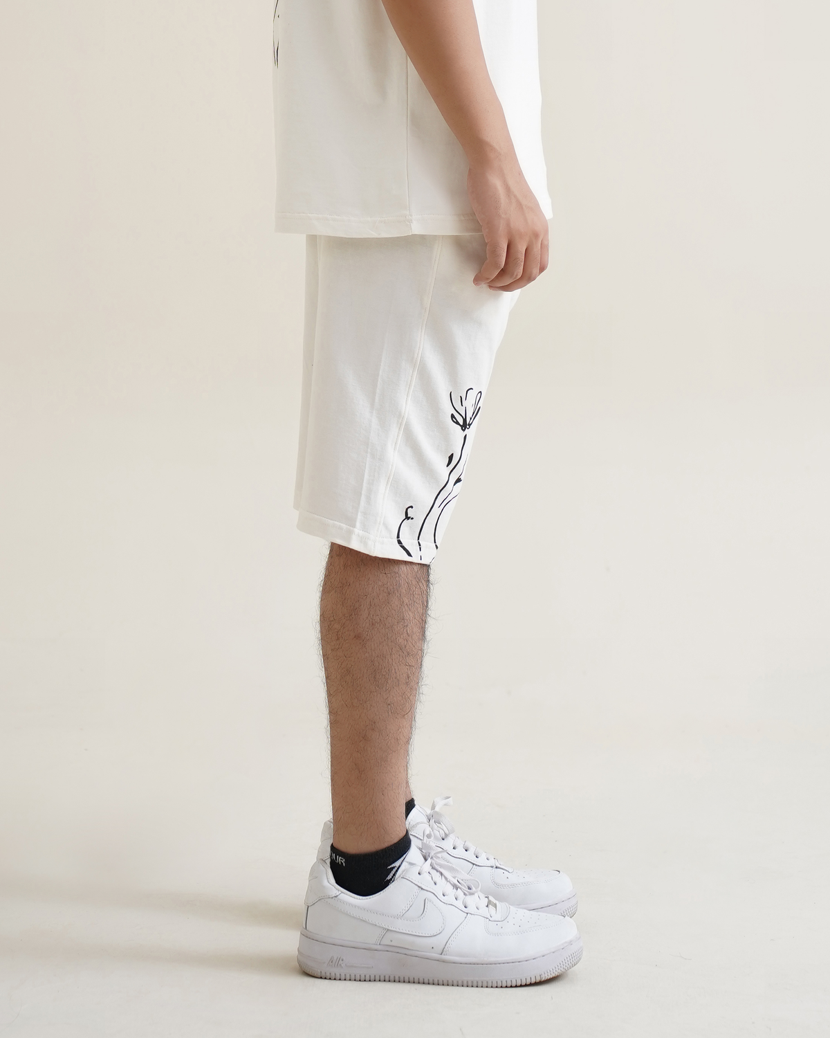 FLORAL LINE ART SHORTS